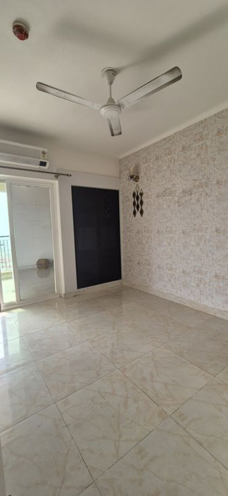 Room, upavp-ganga-yamuna-and-hindon-enclave 2.5 Bedroom 1250 Sq.Ft. Apartment In Pratap Vihar Ghaziabad 10330936