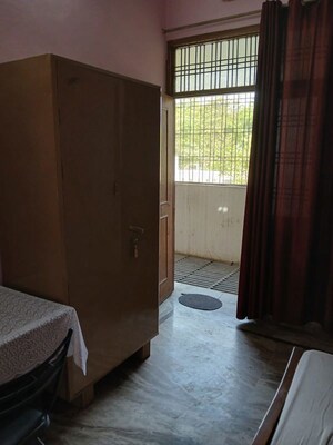Room in 2 BHK Independent House at Gomti Nagar – for Rent