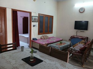 Living Room in 2 BHK Independent House at Gomti Nagar – for Rent