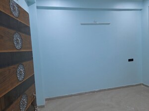 Room in 2 BHK Builder Floor at Gomti Nagar – for Rent