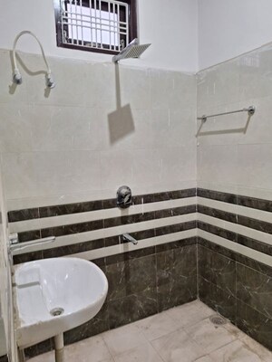 Bathroom in 2 BHK Builder Floor at Gomti Nagar – for Rent