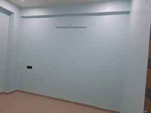 Room in 2 BHK Builder Floor at Gomti Nagar – for Rent
