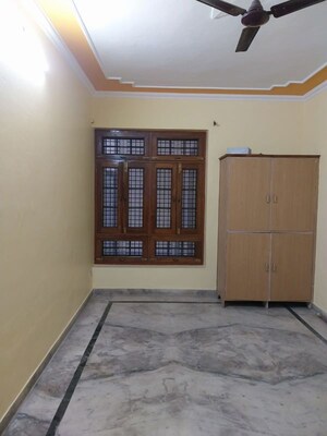 Room in 3 BHK Builder Floor at Gomti Nagar – for Rent