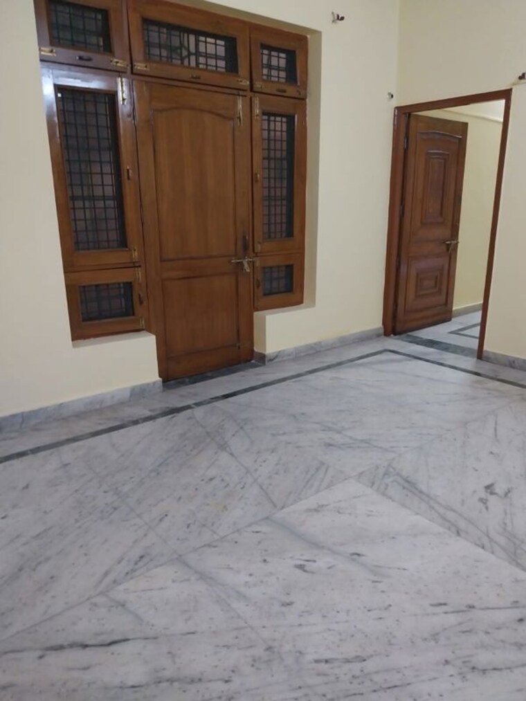 Room, gomti nagar 3 Bedroom 1500 Sq.Ft. Builder Floor In Gomti Nagar Lucknow 10330951