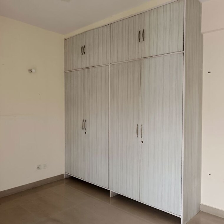 Room, puri-vip-floors 3 Bedroom 275 Sq.Yd. Builder Floor In Sector 81 Faridabad 9206140