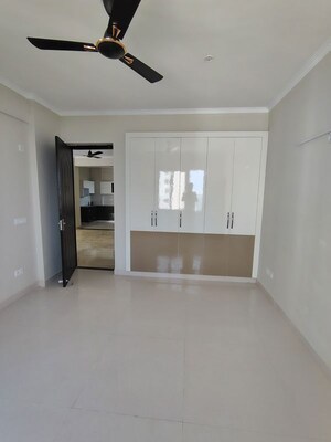 Room in 3 BHK Apartment at Eiffel Vivassa Estate, Bagiamau – for Rent