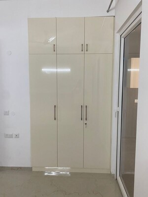 Furnished Amenities in 3 BHK Apartment at Smart World Orchard, Sector 61 – for Rent