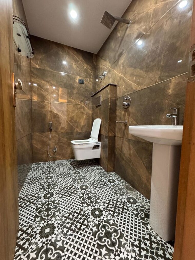 Bathroom, chattarpur 2 Bedroom 900 Sq.Ft. Apartment In Chattarpur Delhi 10330998