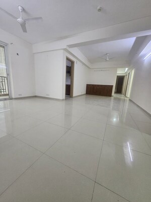 Room in 2.5 BHK Builder Floor at Smart World Gems, Sector 89 – for Rent
