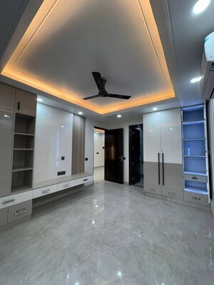 Room in 3 BHK Builder Floor at Sector 31 – for Rent