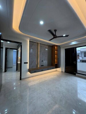 Room in 3 BHK Builder Floor at Sector 31 – for Rent