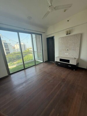 Room in 3 BHK Apartment at Tata Primanti-Executive Apartments, Sector 72 – for Rent