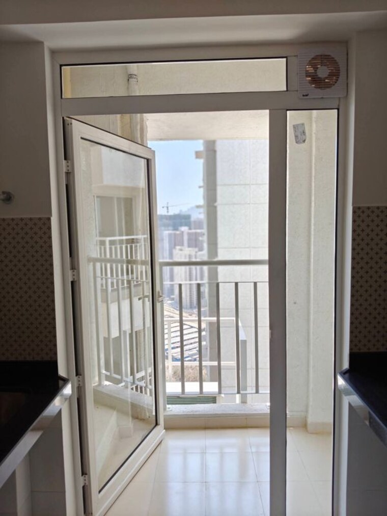 Kitchen, lodha-amara 2 Bedroom 900 Sq.Ft. Apartment In Kolshet Road Thane 10331046