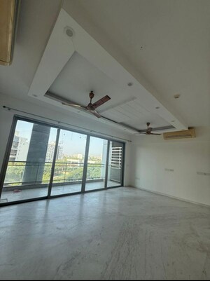 Room in 3 BHK Apartment at Tata Primanti-Executive Apartments, Sector 72 – for Rent