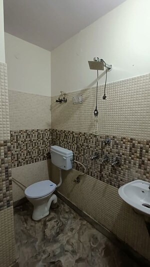 Bathroom in 1 BHK Builder Floor at Mayur Vihar – for Rent