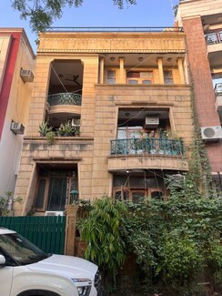 6+ BHK + Pooja Room,Servant Room,Study Room,Extra Room,Store Room Independent House For Sale in New Friends Colony