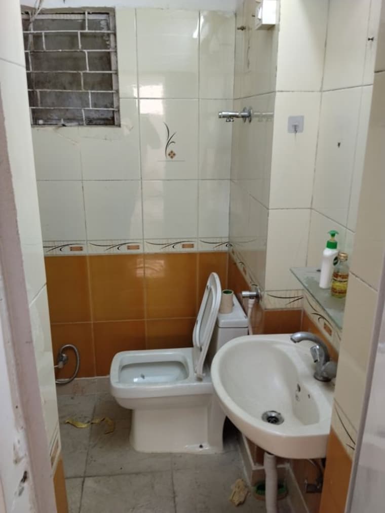 Bathroom, saket 2.5 Bedroom 160 Sq.Yd. Apartment In Saket Delhi 10331323