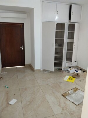 Room in 2.5 BHK Apartment at Saket – for Sale