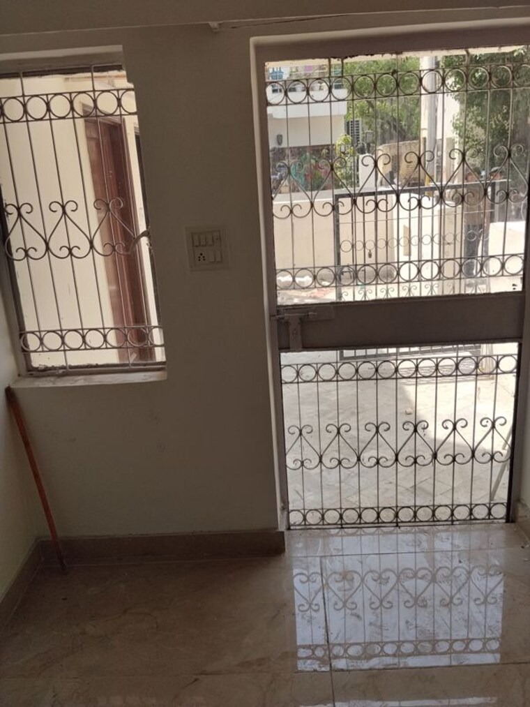 Balcony, saket 2.5 Bedroom 160 Sq.Yd. Apartment In Saket Delhi 10331323