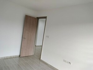 Room in 2 BHK Apartment at Sheth Vasant Oasis, Andheri East – for Rent