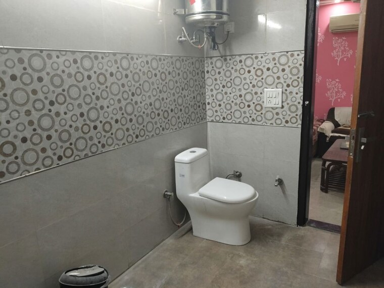 Bathroom, govindpuri 2 Bedroom 545 Sq.Ft. Builder Floor In Govindpuri Delhi 10331347