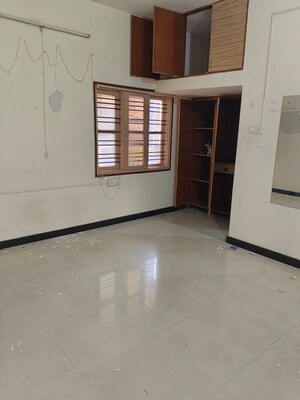 Room in 3 BHK Builder Floor at Hsr Layout Sector 3 – for Rent