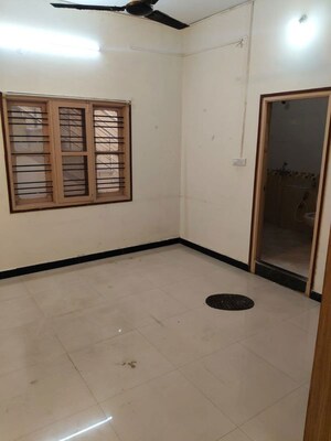 Room in 3 BHK Builder Floor at Hsr Layout Sector 3 – for Rent
