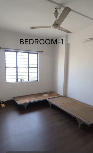 Room in 2 BHK Apartment at Savant Vihar Apartement, Katraj – for Rent
