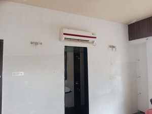 Room in 2 BHK Apartment at Vijayshree Apartments, Katraj – for Rent
