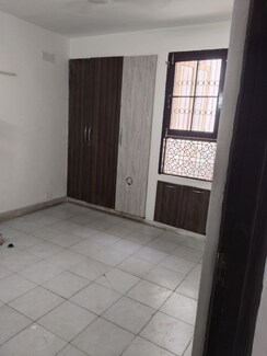 4 BHK + Study Room Villa For Rent in RWA Apartments Sector 40