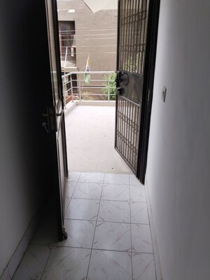 Staircase in 4 BHK Villa at RWA Apartments Sector 40, Sector 40 – for Rent