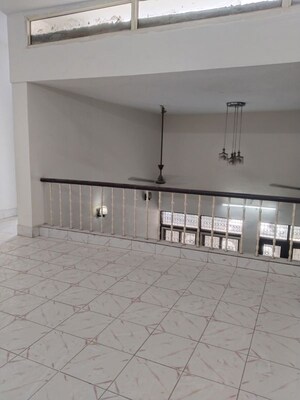 Hall in 4 BHK Villa at RWA Apartments Sector 40, Sector 40 – for Rent