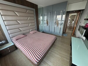 Bedroom in 2.5 BHK Apartment at Oberoi Springs, Andheri West – for Rent