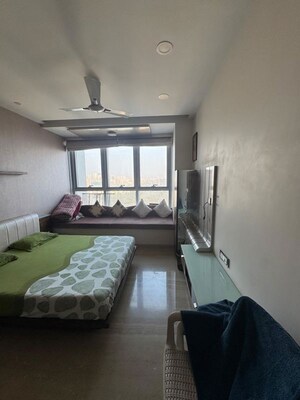 Bedroom in 2.5 BHK Apartment at Oberoi Springs, Andheri West – for Rent