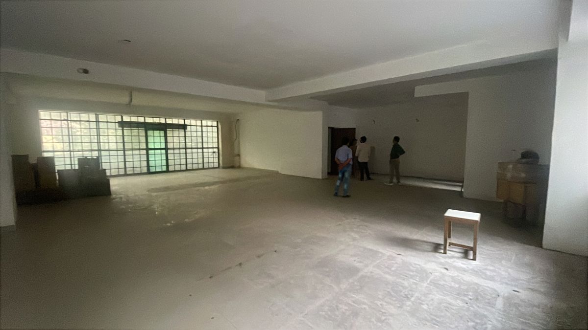 Showroom For Sale in Kalkaji