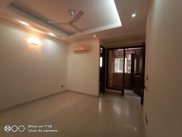 Room, east of kailash 3 Bedroom 200 Sq.Yd. Builder Floor In East Of Kailash Delhi 10331410