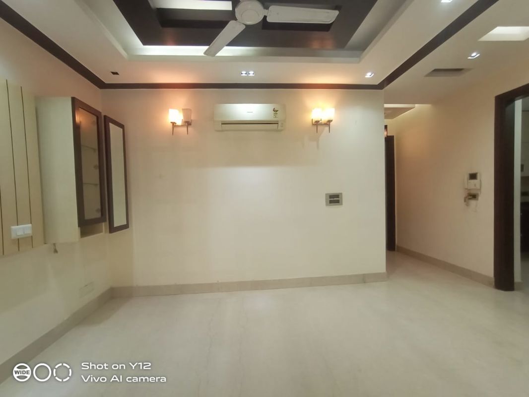 3 BHK + Pooja Room,Servant Room Builder Floor For Rent in East Of Kailash
