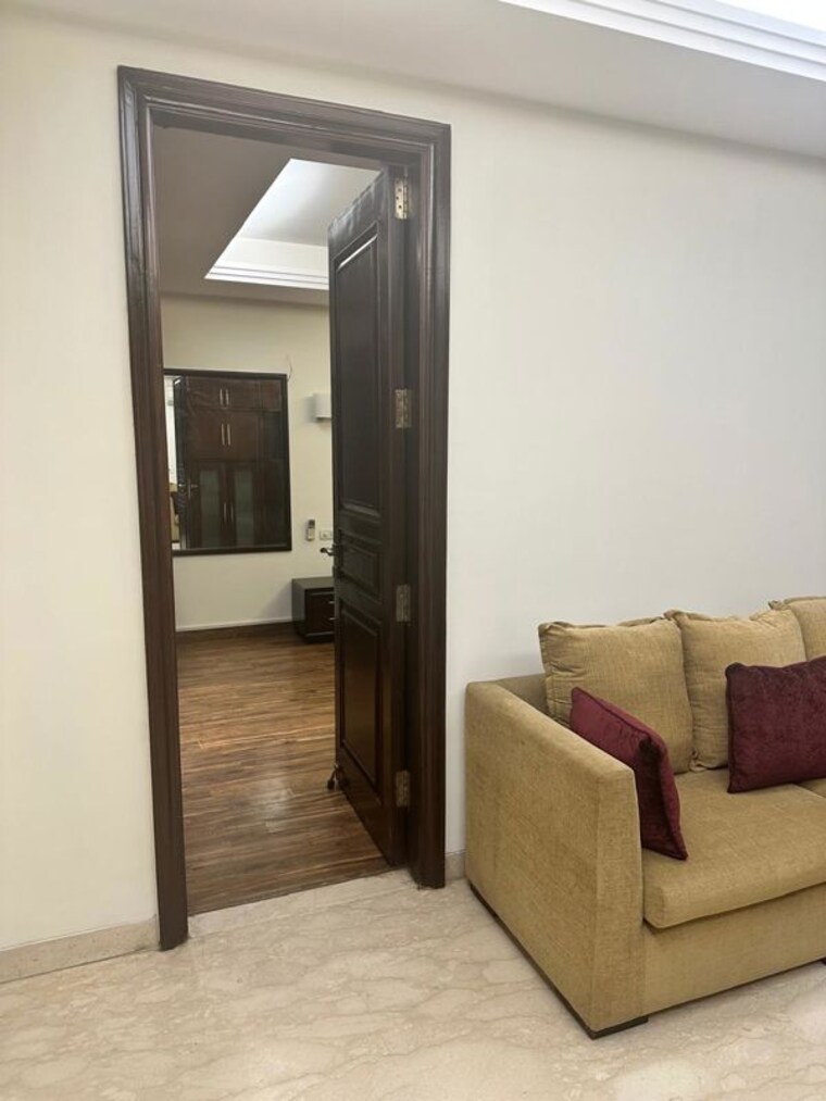 Room, masjid moth 1 Bedroom 150 Sq.Yd. Builder Floor In Masjid Moth Delhi 10331418
