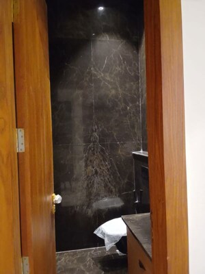 Furnished Amenities in 5 BHK Independent House at Chattarpur – for Sale