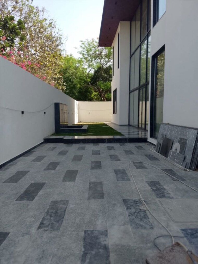 Exterior View, chattarpur 5 Bedroom 1008 Sq.Yd. Independent House In Chattarpur Delhi 10331433