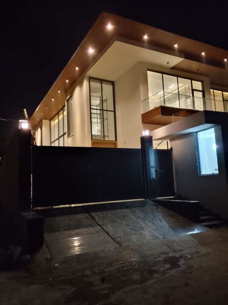 Living Room, chattarpur 5 Bedroom 1008 Sq.Yd. Independent House In Chattarpur Delhi 10331433