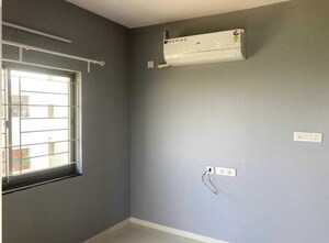 Room in 3 BHK Apartment at Frontline Seven, Kokapet – for Rent