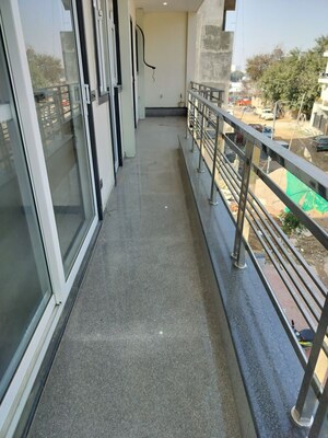 Balcony in 2 BHK Builder Floor at Sector 33 – for Rent