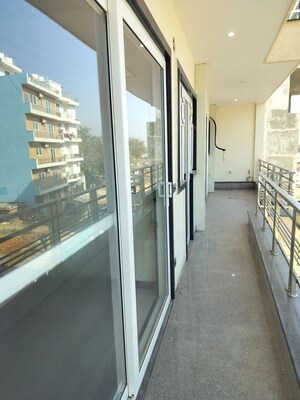 Balcony in 2 BHK Builder Floor at Sector 33 – for Rent