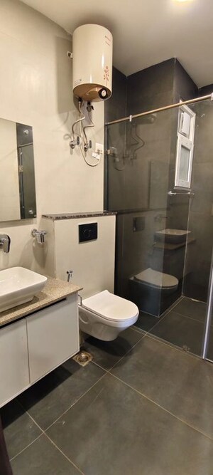 Bathroom in 1 BHK Builder Floor at DLF City Phase IV, Dlf Phase iv – for Rent