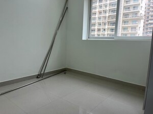 Furnished Amenities in 2.5 BHK Apartment at Mahagun Mirabella, Sector 79 – for Rent