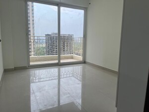 Room in 2.5 BHK Apartment at Mahagun Mirabella, Sector 79 – for Rent