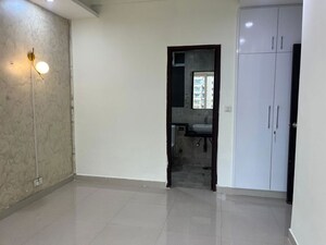 Room in 2.5 BHK Apartment at Mahagun Mirabella, Sector 79 – for Rent