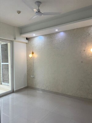 Room in 2.5 BHK Apartment at Mahagun Mirabella, Sector 79 – for Rent