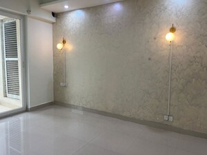Room in 2.5 BHK Apartment at Mahagun Mirabella, Sector 79 – for Rent